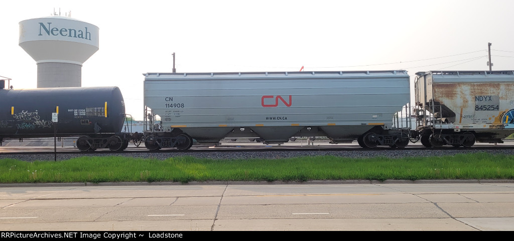 CN 114908